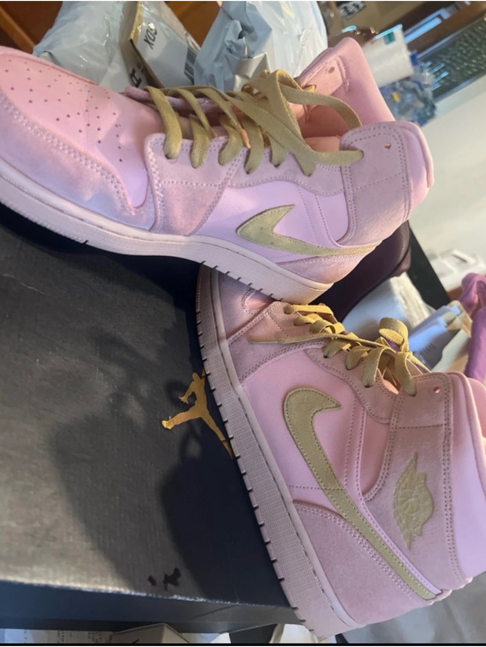 Jordan Air Jordan 1 Mid SE - Coral Stardust / Club Gold